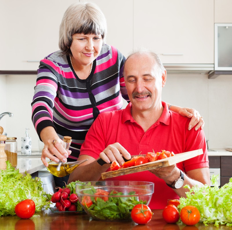 home senior care services tips include eating green, leafy vegetables